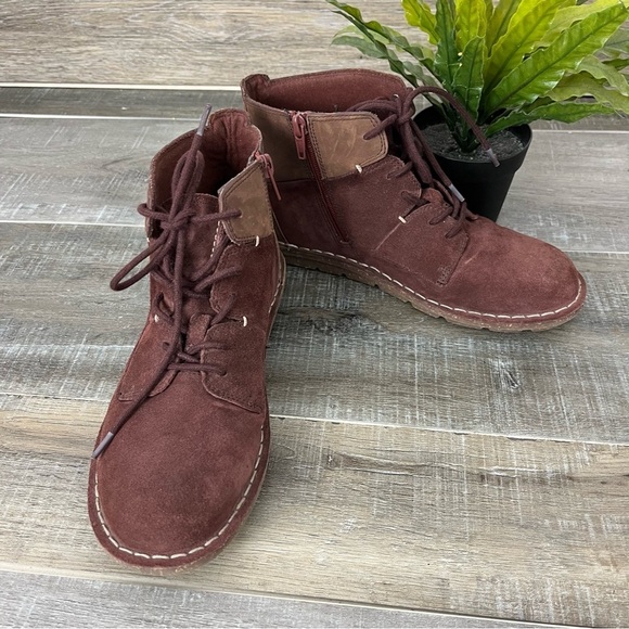 CLARKS Tamitha Key Mahogany Laced Ankle Boot Side Zipper Women’s Size 7 - Picture 1 of 16